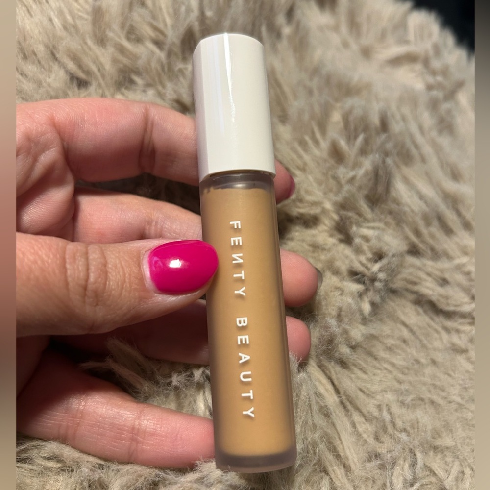 Fenty Beauty 350 Instant Retouch Liquid Concealer - Picture 2 of 7
